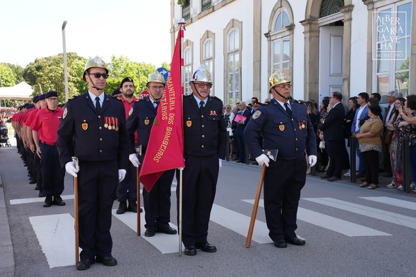 Hastear das bandeiras com Guarda de Honra do Corpo dos Bombeiros Voluntários de Albergaria-a-Velha