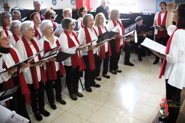 Momento musical com o Coro da Oficina Trauteias e Rodopias do PIM