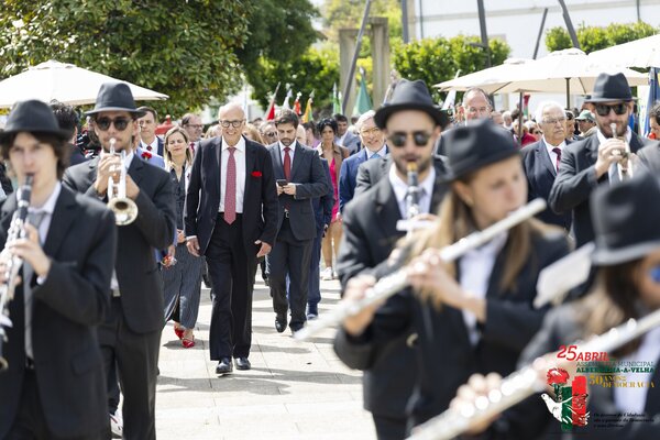 Desfile da Banda Filarmónica da ARMAB para a Alameda 5 de Outubro