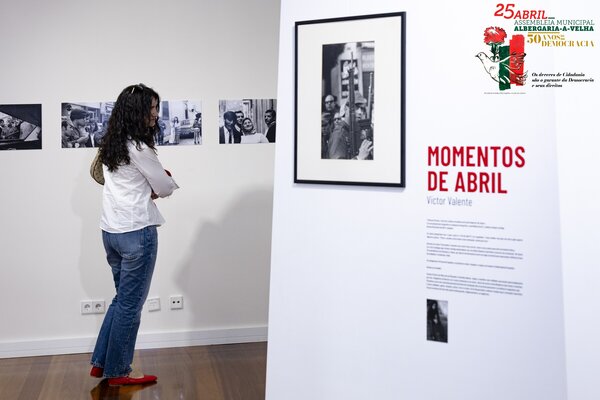 Visita às Exposições fotográficas patentes no Cineteatro Alba