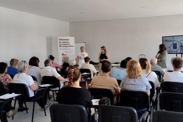 assinatura_dos_acordos_de_participacao_na_compostagem_comunitaria