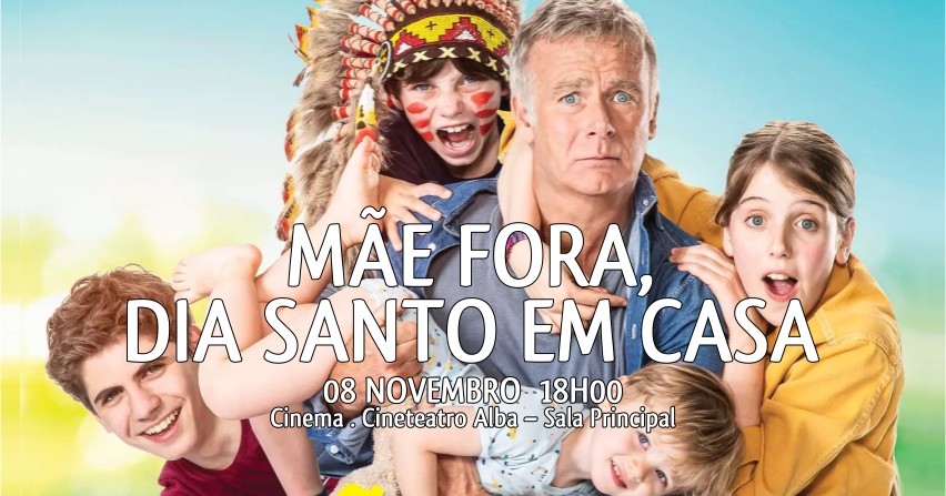 Mãe fora, Dia Santo em casa