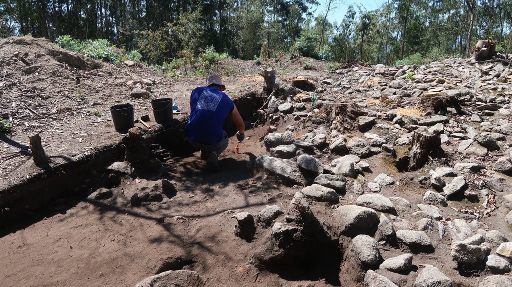 Escavações arqueológicas em São Julião são retomadas 