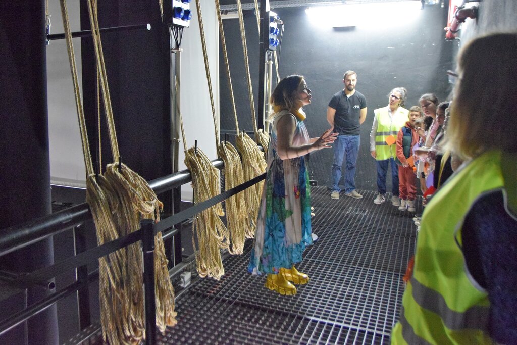 Crianças descobrem “os cantos à casa” do Cineteatro Alba com visita encenada