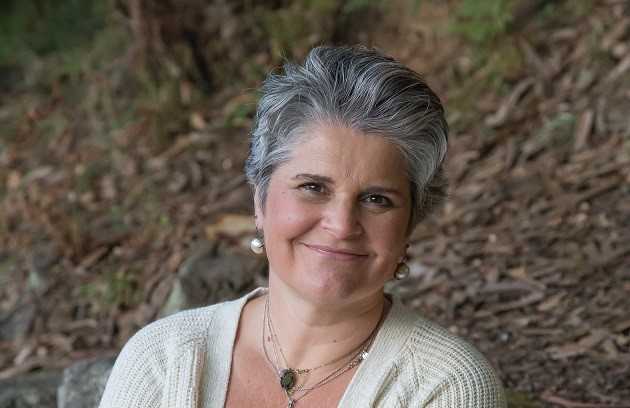 Sandra Ribeiro apresenta “A Escadaria da Consciência” na Biblioteca Municipal