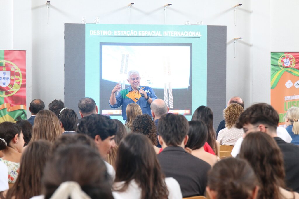 Estudantes Albergarienses conversaram com astronauta brasileiro Marcos Pontes