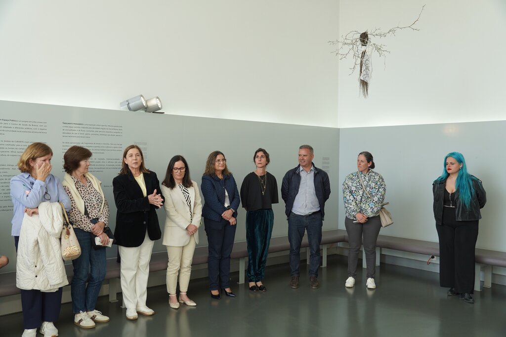 “ENQUANTO PASSAMOS” é a nova exposição CURARTE na Unidade de Saúde da Branca