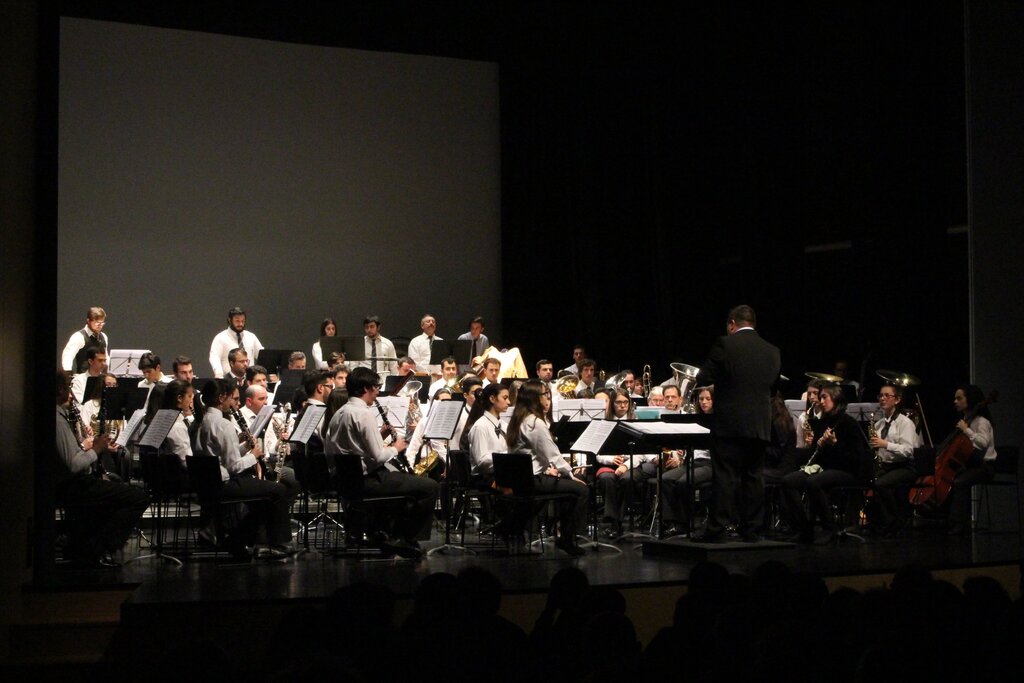 Estudantes dirigem Banda da Angeja no Cineteatro Alba
