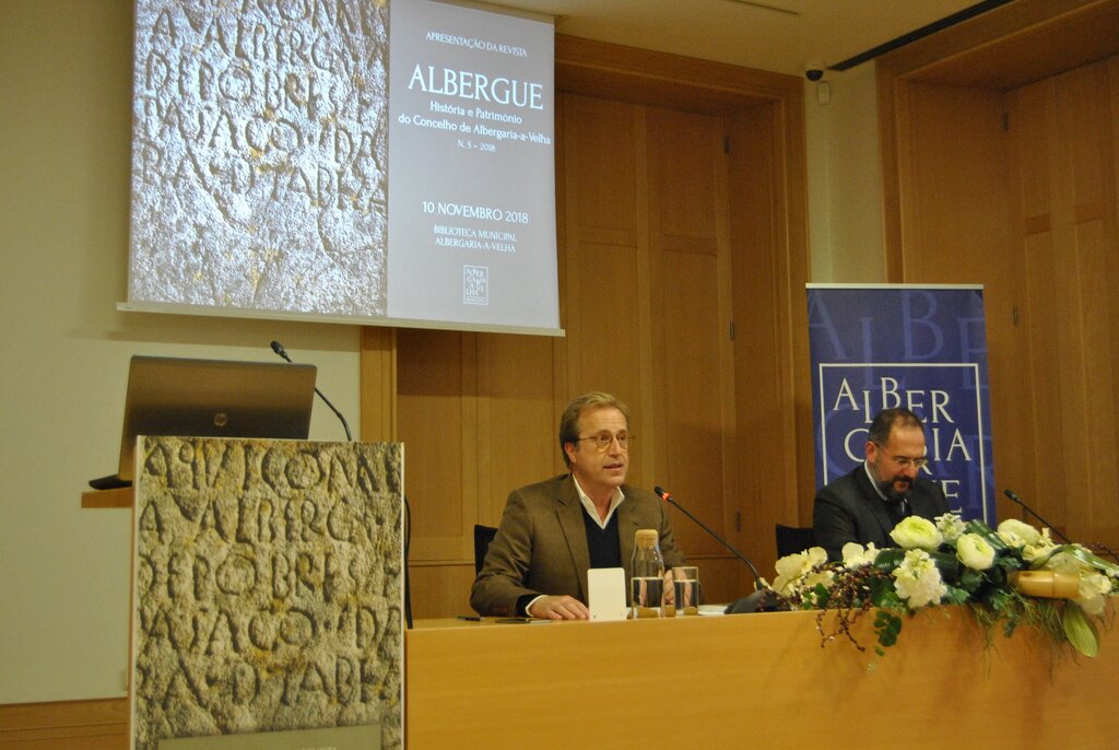 Biblioteca Municipal com lotação esgotada na apresentação da Revista Albergue