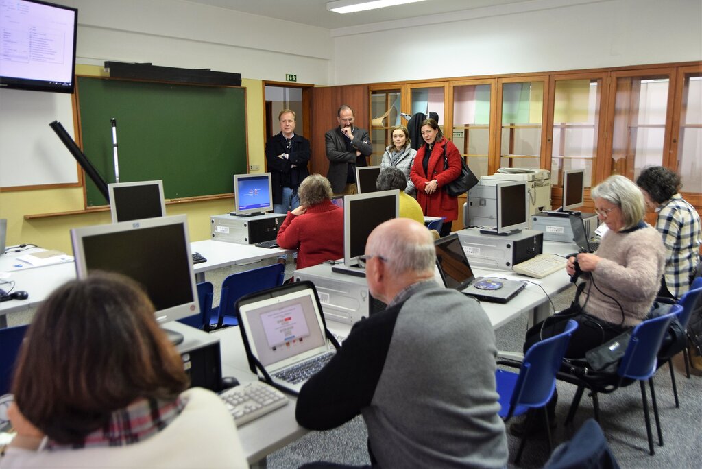 Seniores Albergarienses aprendem competências básicas de informática