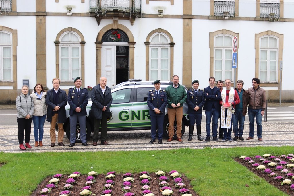 Câmara Municipal entrega nova viatura à GNR